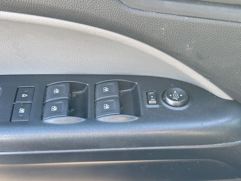 Chevrolet Colorado Vehicle Full-screen Gallery Image 15