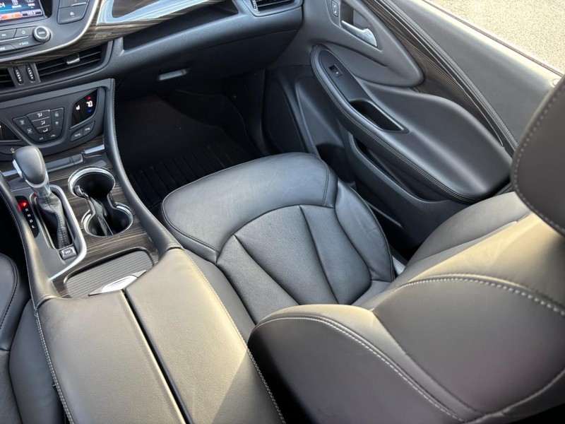 Buick Envision Vehicle Full-screen Gallery Image 14
