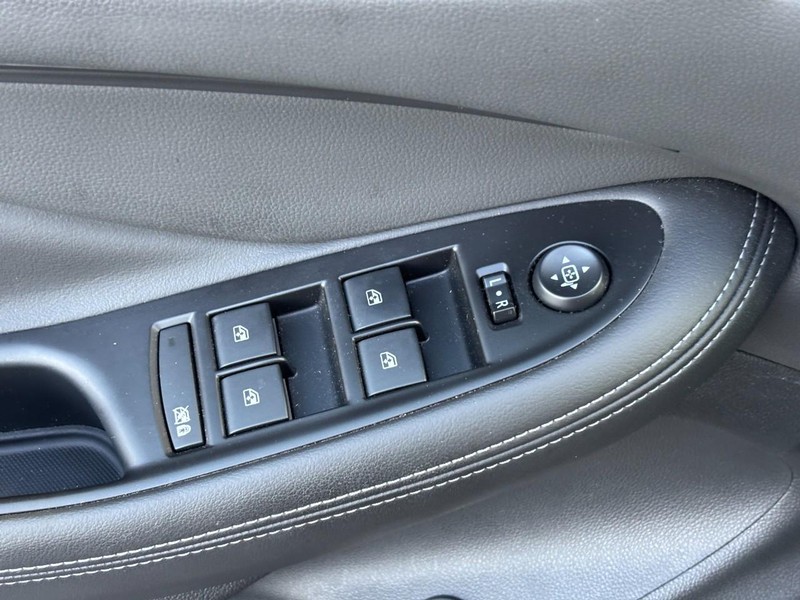 Buick Envision Vehicle Full-screen Gallery Image 15