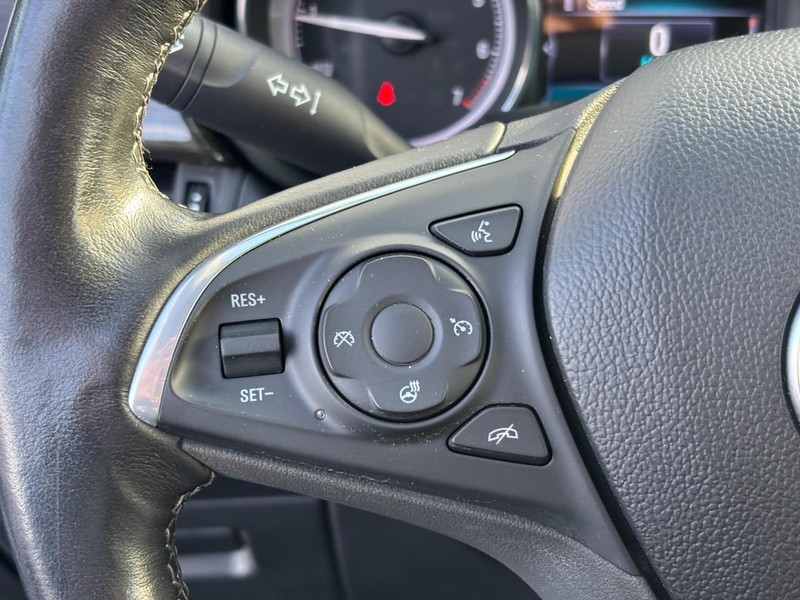 Buick Envision Vehicle Full-screen Gallery Image 17