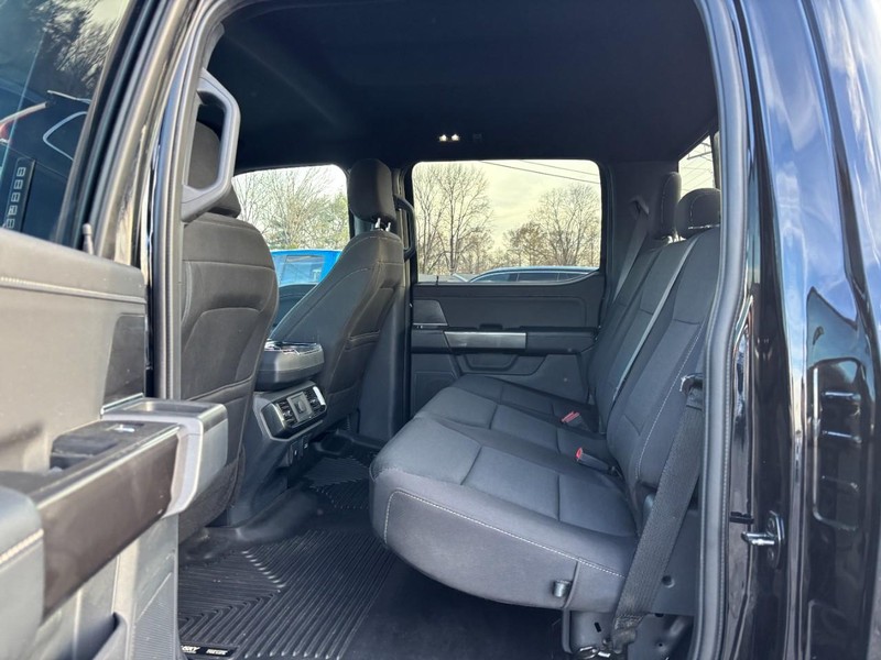 Ford F-150 Vehicle Full-screen Gallery Image 10