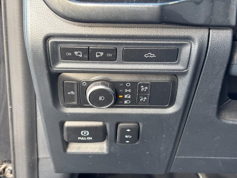 Ford F-150 Vehicle Full-screen Gallery Image 16