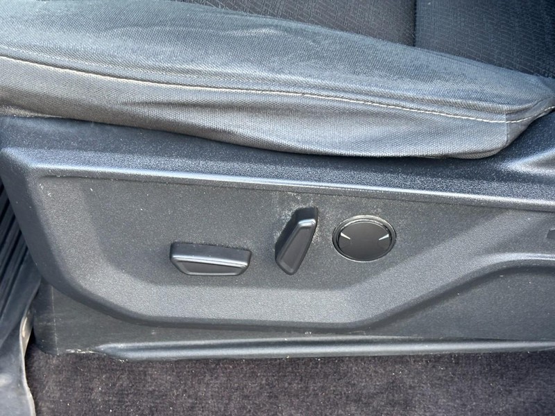 Ford F-150 Vehicle Full-screen Gallery Image 24