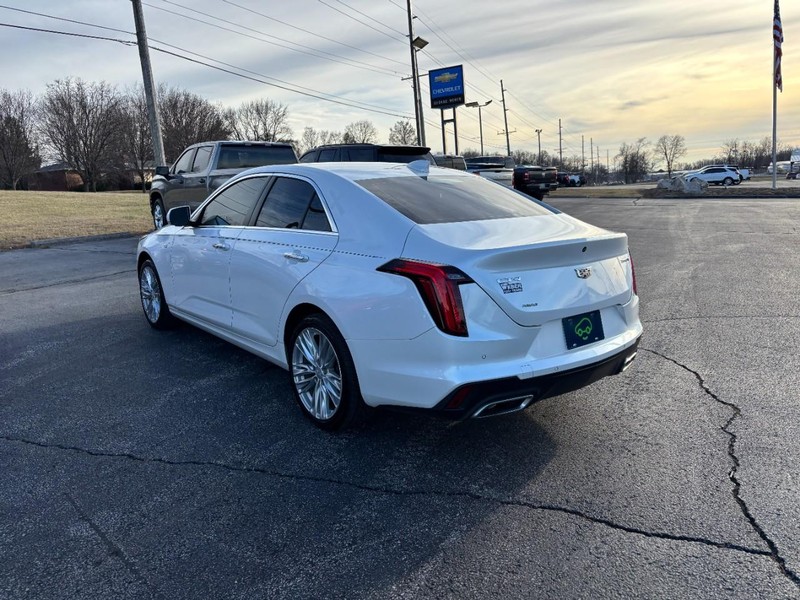 Cadillac CT4 Vehicle Full-screen Gallery Image 03