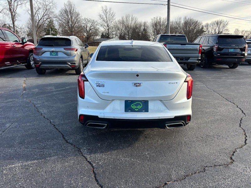 Cadillac CT4 Vehicle Full-screen Gallery Image 04