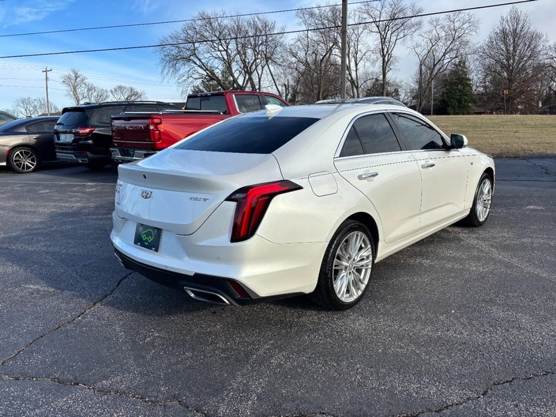 Cadillac CT4 Vehicle Full-screen Gallery Image 05