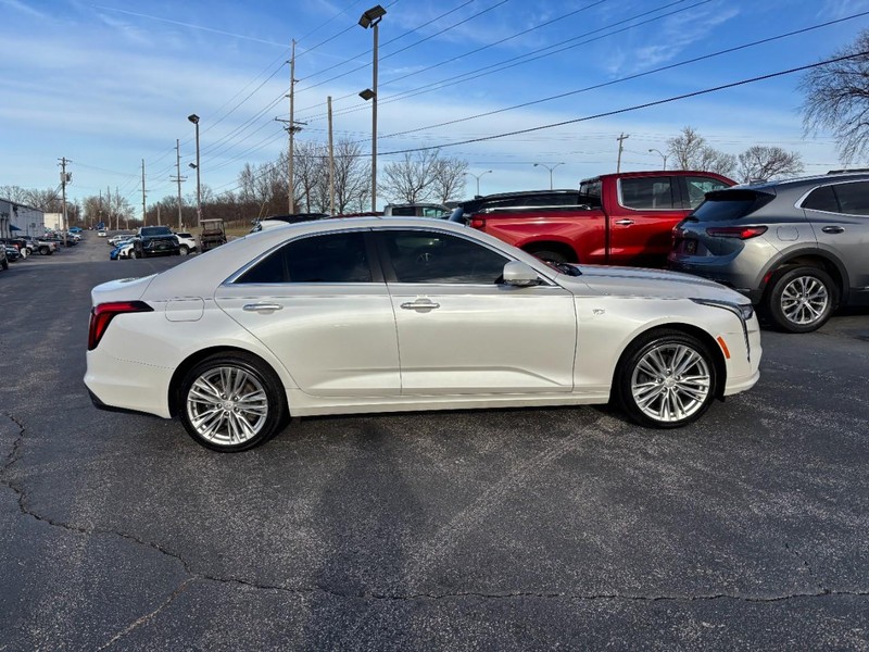 Cadillac CT4 Vehicle Full-screen Gallery Image 06