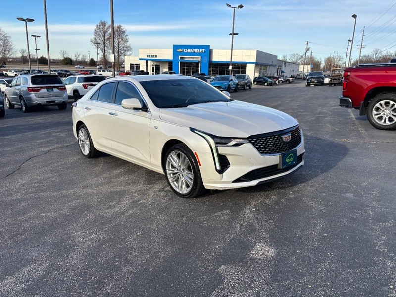 Cadillac CT4 Vehicle Full-screen Gallery Image 07