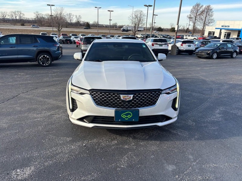 Cadillac CT4 Vehicle Full-screen Gallery Image 08