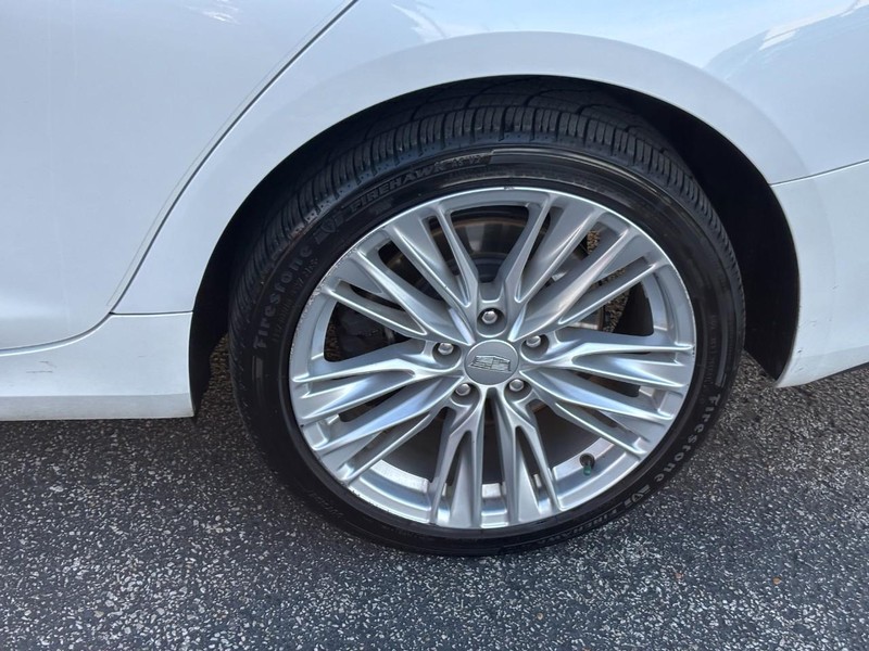 Cadillac CT4 Vehicle Full-screen Gallery Image 09