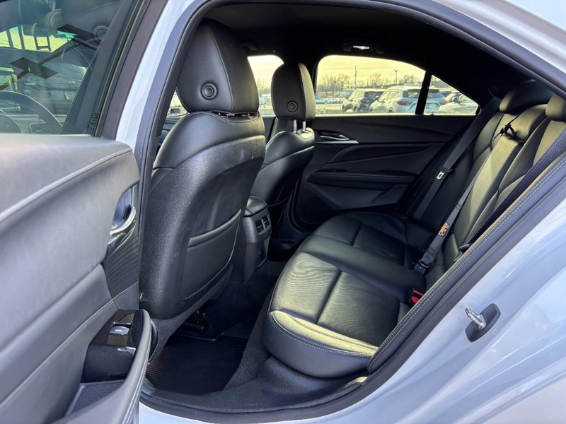 Cadillac CT4 Vehicle Full-screen Gallery Image 10