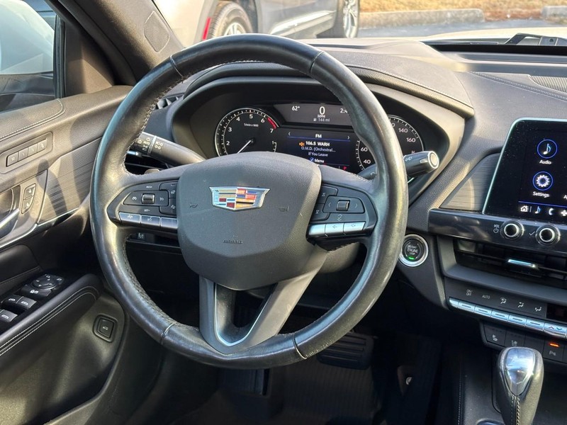 Cadillac CT4 Vehicle Full-screen Gallery Image 12