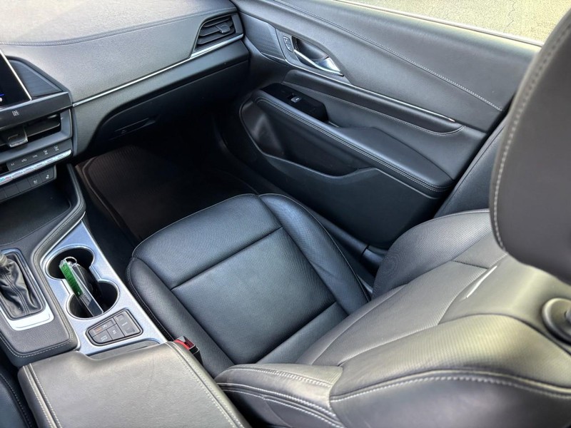 Cadillac CT4 Vehicle Full-screen Gallery Image 14