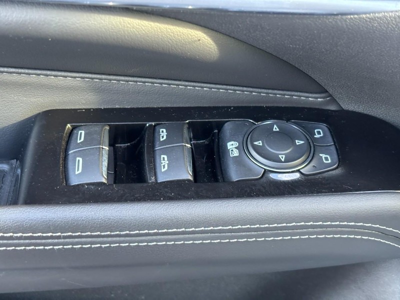 Cadillac CT4 Vehicle Full-screen Gallery Image 15