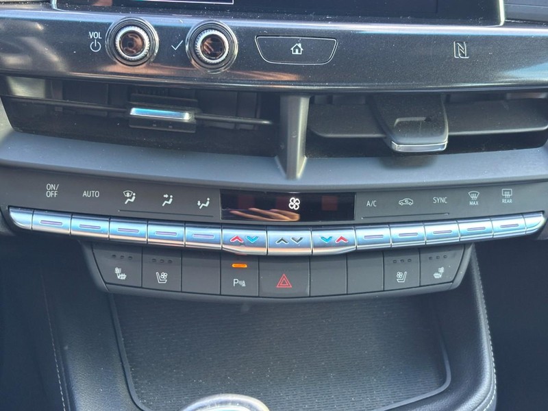 Cadillac CT4 Vehicle Full-screen Gallery Image 23