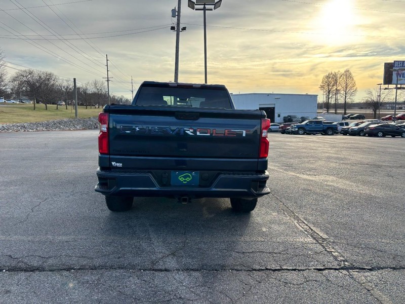 Chevrolet Silverado 1500 Vehicle Full-screen Gallery Image 4