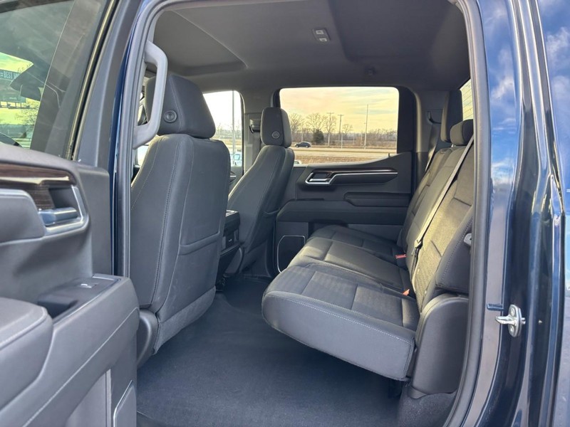 Chevrolet Silverado 1500 Vehicle Full-screen Gallery Image 10