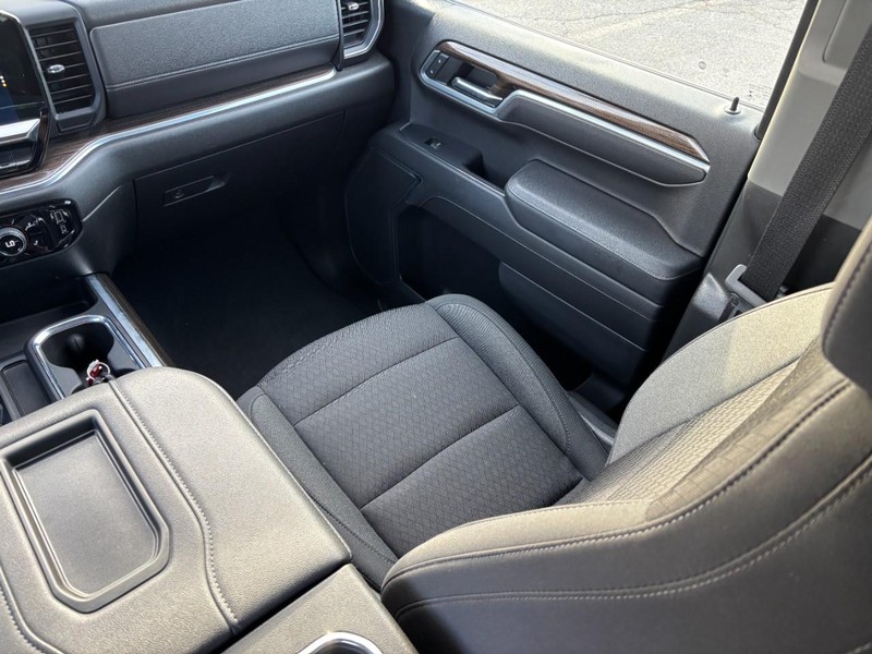 Chevrolet Silverado 1500 Vehicle Full-screen Gallery Image 14