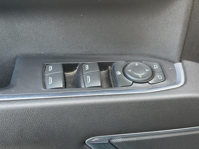 Chevrolet Silverado 1500 Vehicle Full-screen Gallery Image 15