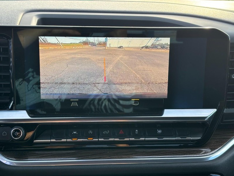 Chevrolet Silverado 1500 Vehicle Full-screen Gallery Image 22