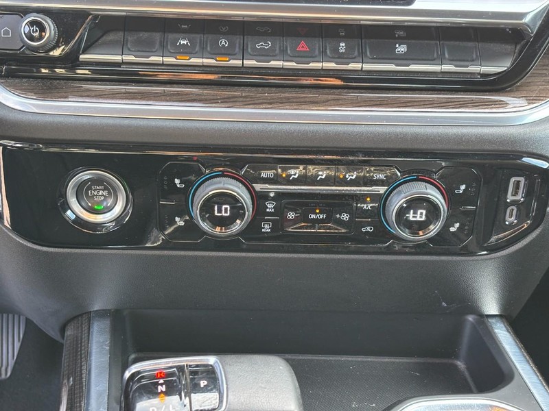 Chevrolet Silverado 1500 Vehicle Full-screen Gallery Image 23