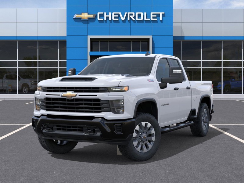 Chevrolet Silverado 2500HD Vehicle Full-screen Gallery Image 6