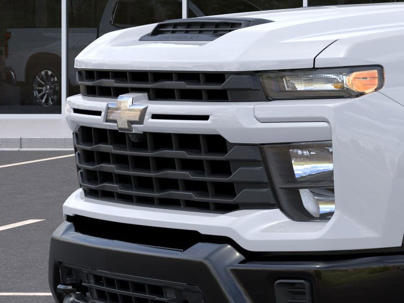 Chevrolet Silverado 2500HD Vehicle Full-screen Gallery Image 13