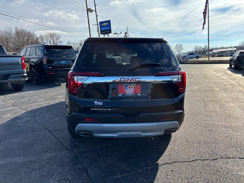 GMC Acadia Vehicle Full-screen Gallery Image 4