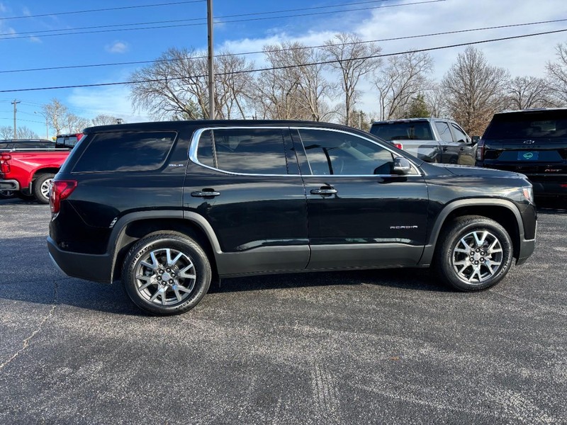 GMC Acadia Vehicle Full-screen Gallery Image 6