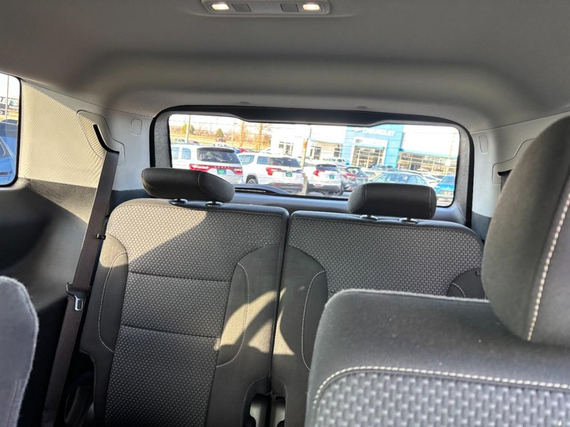 GMC Acadia Vehicle Full-screen Gallery Image 10