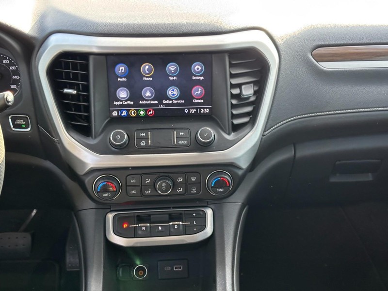 GMC Acadia Vehicle Full-screen Gallery Image 14