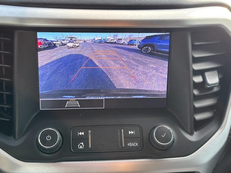 GMC Acadia Vehicle Full-screen Gallery Image 23