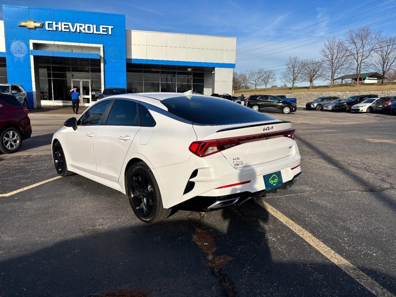 Kia K5 Vehicle Full-screen Gallery Image 3