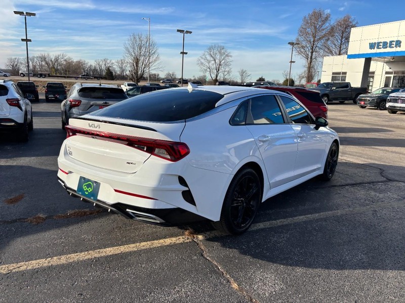 Kia K5 Vehicle Full-screen Gallery Image 5