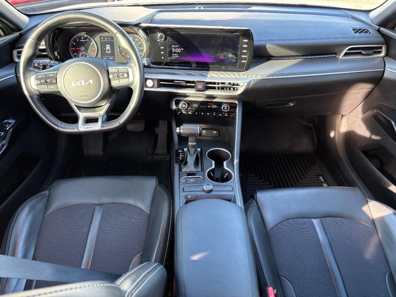 Kia K5 Vehicle Full-screen Gallery Image 11