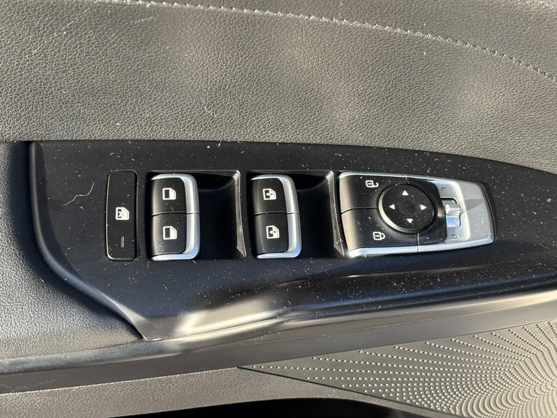 Kia K5 Vehicle Full-screen Gallery Image 15