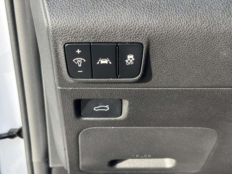 Kia K5 Vehicle Full-screen Gallery Image 16