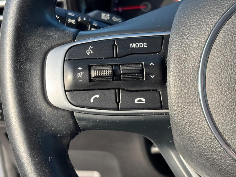 Kia K5 Vehicle Full-screen Gallery Image 17