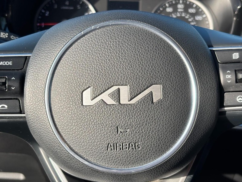 Kia K5 Vehicle Full-screen Gallery Image 18