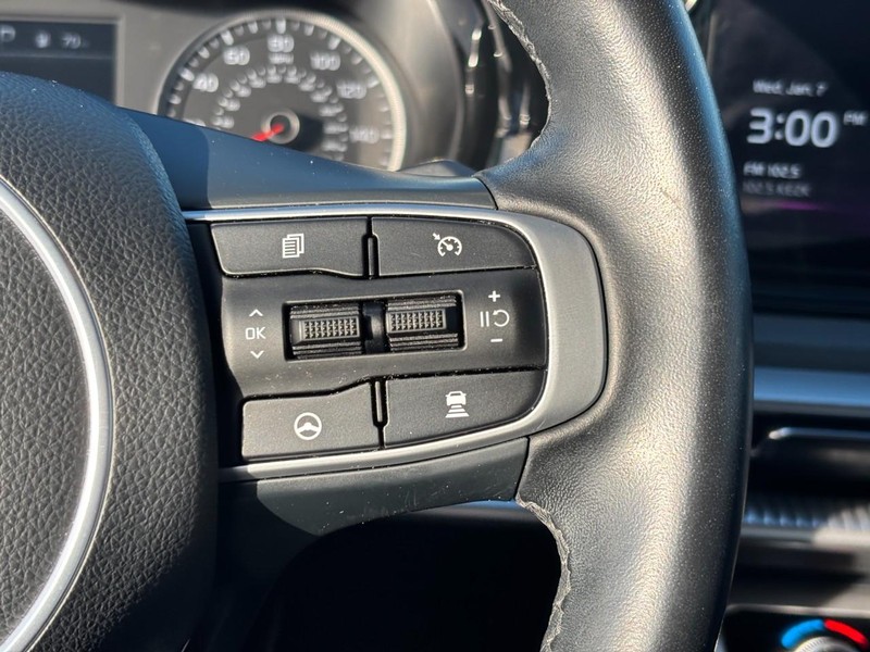 Kia K5 Vehicle Full-screen Gallery Image 19