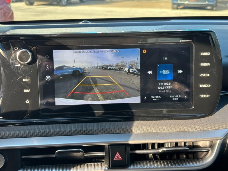 Kia K5 Vehicle Full-screen Gallery Image 23