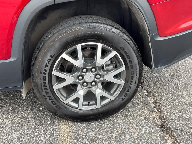 GMC Acadia Vehicle Full-screen Gallery Image 9