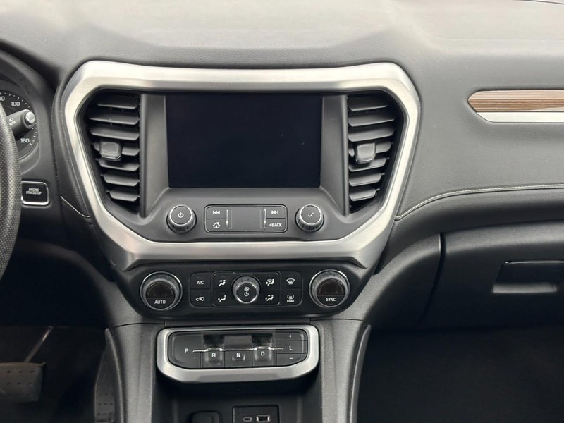 GMC Acadia Vehicle Full-screen Gallery Image 14