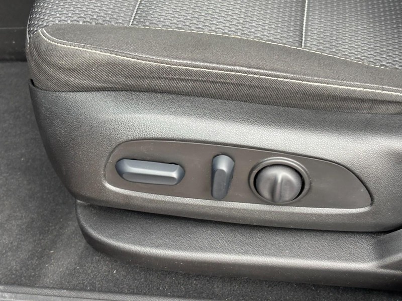 GMC Acadia Vehicle Full-screen Gallery Image 16