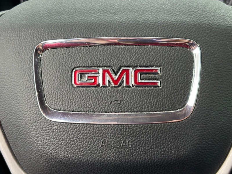 GMC Acadia Vehicle Full-screen Gallery Image 20