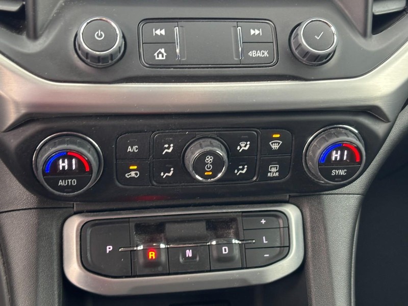 GMC Acadia Vehicle Full-screen Gallery Image 25