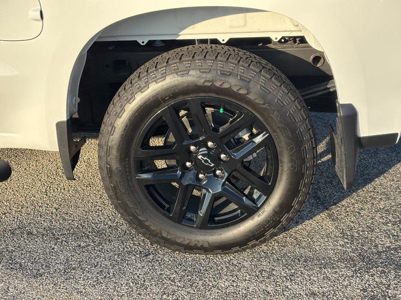 Chevrolet Silverado 1500 Vehicle Full-screen Gallery Image 4