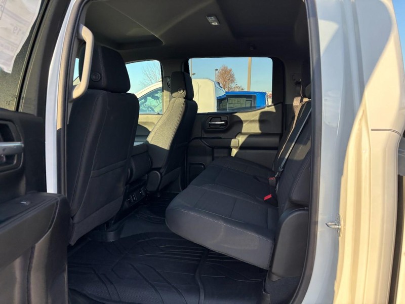 Chevrolet Silverado 1500 Vehicle Full-screen Gallery Image 5