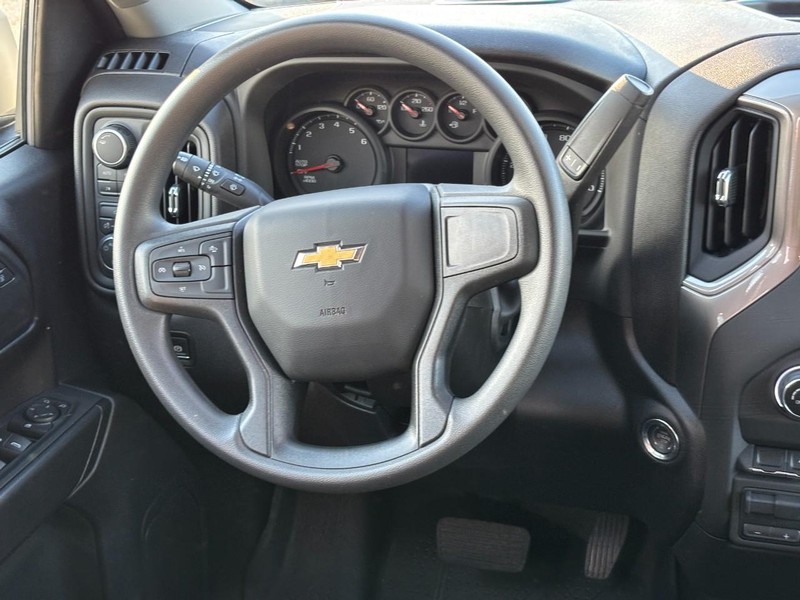 Chevrolet Silverado 1500 Vehicle Full-screen Gallery Image 7