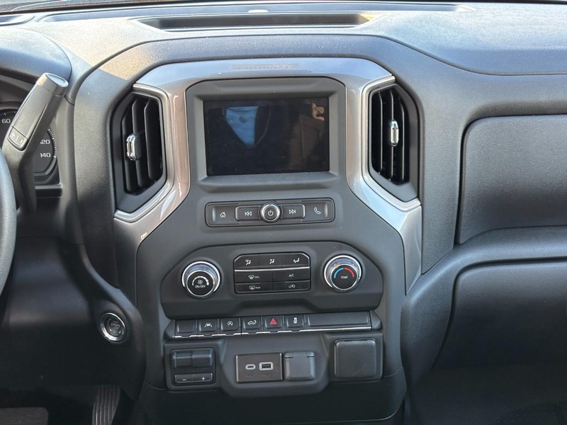 Chevrolet Silverado 1500 Vehicle Full-screen Gallery Image 8